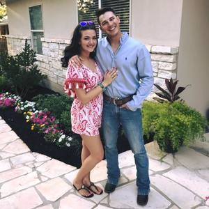 Meet your Posher, Caitlin